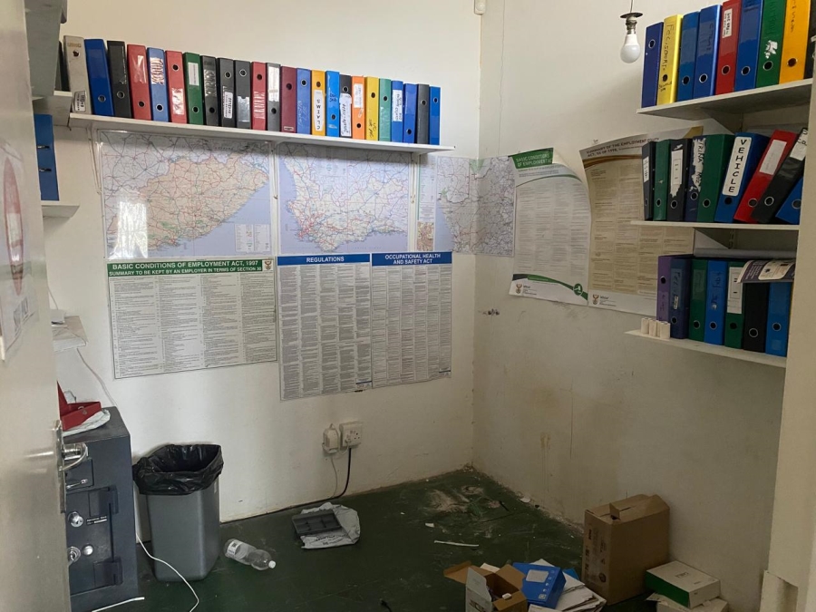 To Let commercial Property for Rent in Bo Oakdale Western Cape